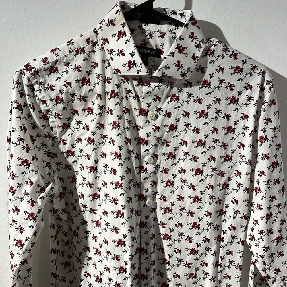 EXPRESS SMALL MENS DRESS BUTTON DOWN SHIRT. Red roses on white. Great condition